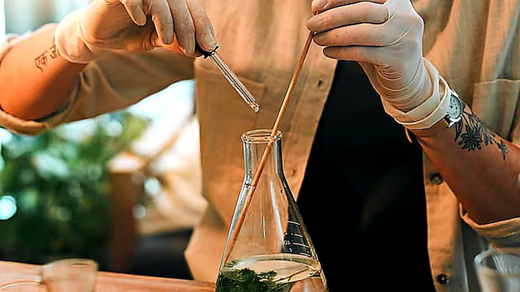 Mano Menezes sorprende con experimentos en Perú